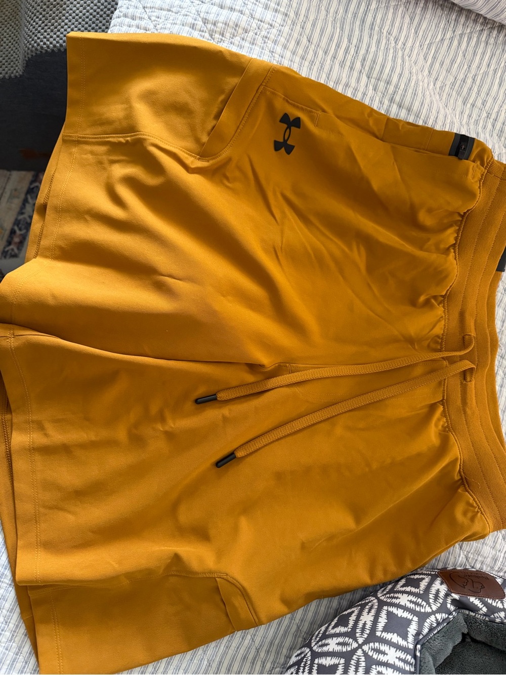 Under Armour Men’s Gold Performance Athletic Shorts NWT item #180